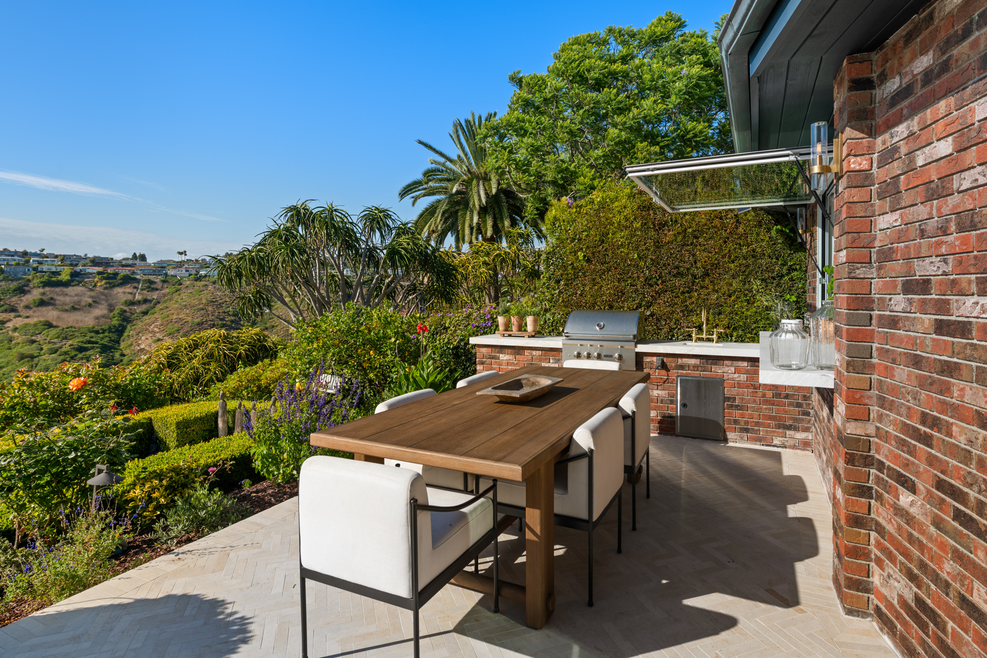 Deck · Al Fresco Dining